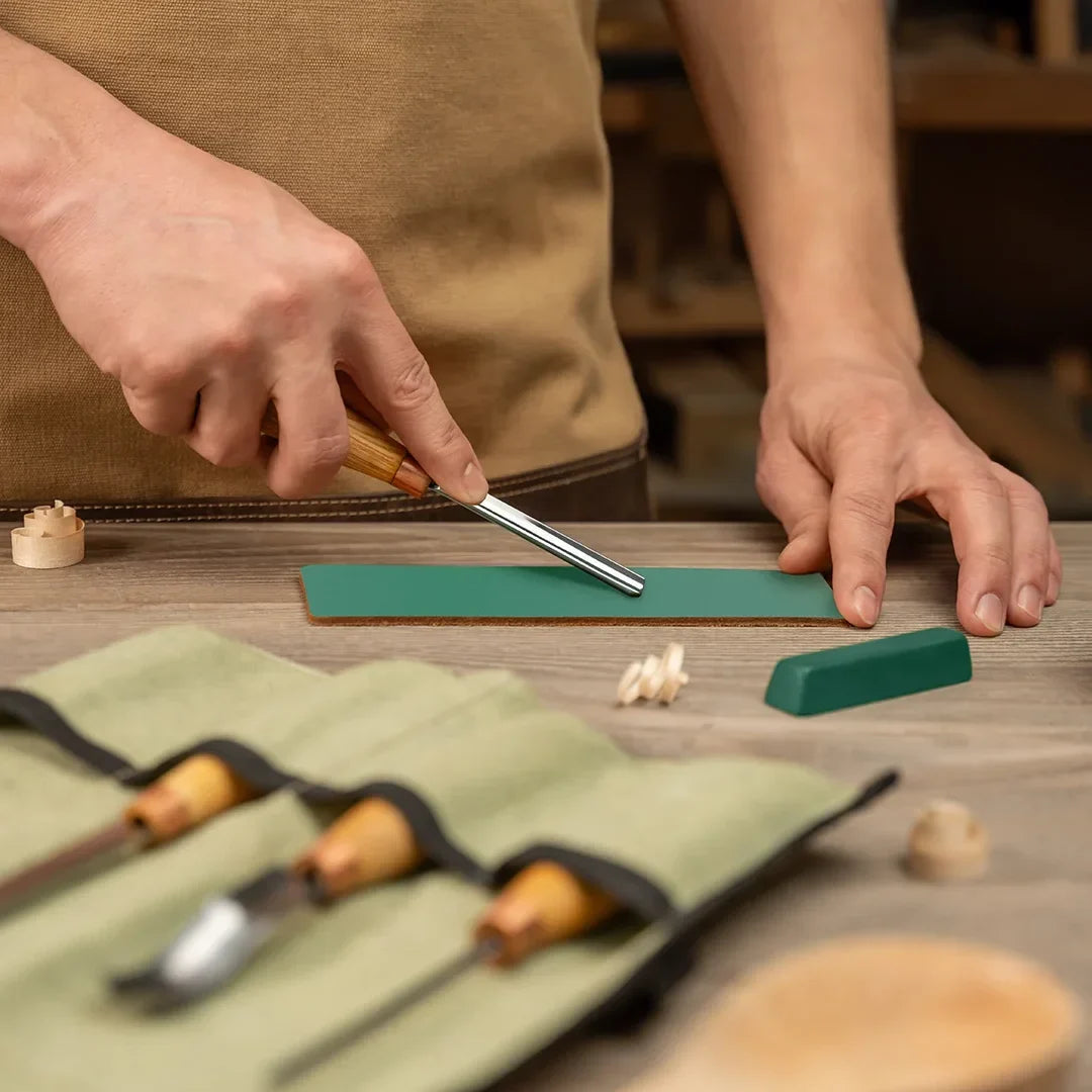 BeaverCraft 4 Piece Wood Carving Gouge & Chisel Set in Canvas Tool Roll